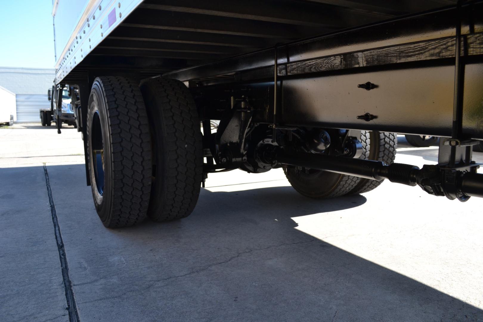 2018 WHITE /GRAY INTERNATIONAL 4300 with an CUMMINS ISB 6.7L 240HP engine, EATON FULLER PROCISION AUTOMATIC transmission, located at 9172 North Fwy, Houston, TX, 77037, (713) 910-6868, 29.887470, -95.411903 - Photo#7